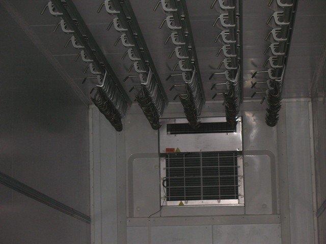 НАПІВПРИЧІП ІЗОТЕРМІЧНИЙ ДЛЯ ПЕРЕВЕЗЕННЯ М'ЯСА 