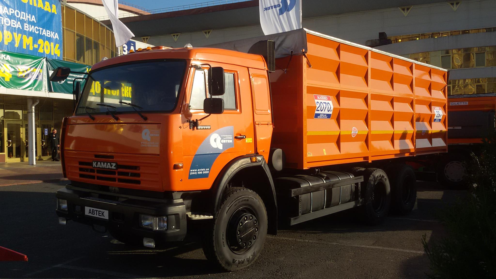 Одновременно с Коммунтех состоялся Агрофорум. Разумеется, не без наших зерновозов